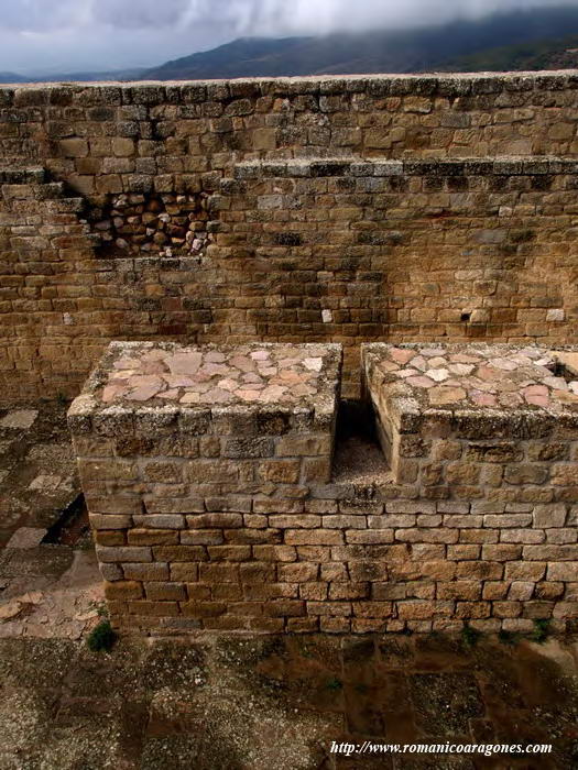 MURO ORIGINAL DEL CASTILLO, CON ASPILLERA